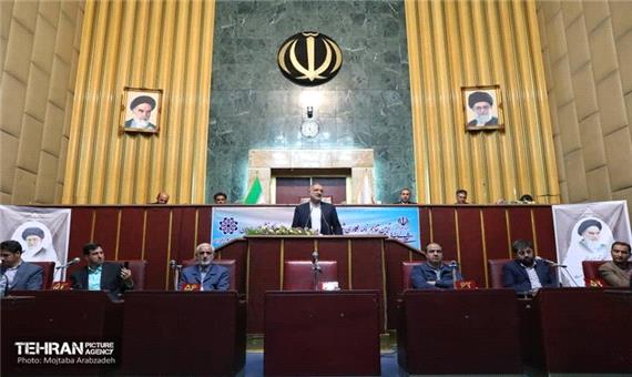 دشمن با تبلیغات وسیع در پی چسباندن وصله ناچسب ناکارآمدی بر تارک انقلاب اسلامی است/ وظیفه همه ما جهاد تبیین و استفاده از تمامی ظرفیت‌هاست