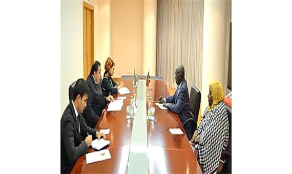تأکید ترکمنستان و اوگاندا بر توسعه روابط اقتصادی و سیاسی