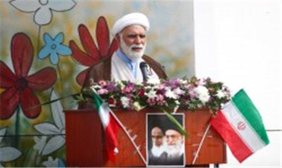 امام جمعه کیش: تاکید بر لزوم پاسداشت ارزش ها و آرمان های انقلاب اسلامی