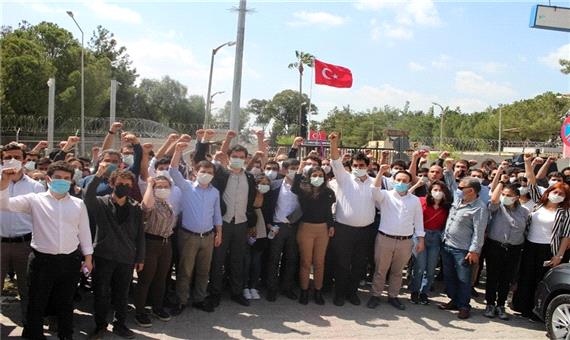 تجمع اعتراضی مردم ترکیه در مقابل پایگاه هوایی اینجرلیک