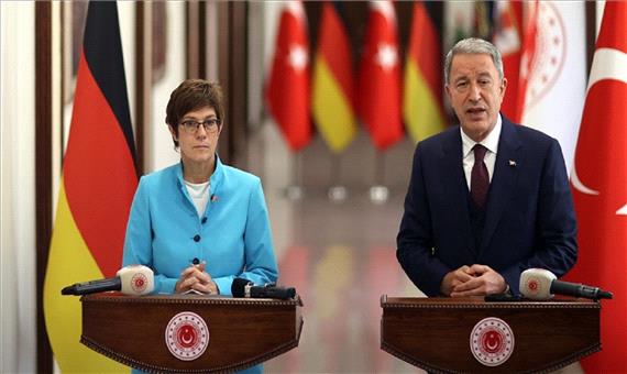 دیدار وزرای دفاع ترکیه و آلمان در آنکارا