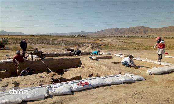 کشف کتیبه ساسانی در محوطه تاریخی ریوی