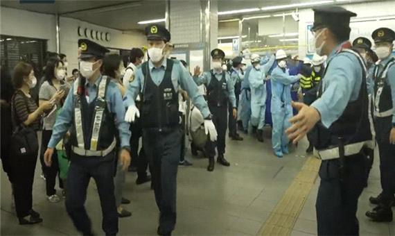 تصاویری از چاقو کشی امروز متروی توکیو