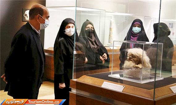 بازدید کارکنان بسیجی مجموعه نیاوران از نمایشگاه «مرگ در نمک» و «انسان در جستجوی منابع»