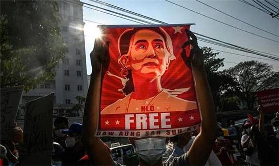 دادگاه میانمار صدور حکم سوچی را به تاخیر انداخت