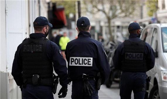 حمله فردی مسلح به پلیس فرانسه با لباس نینجا