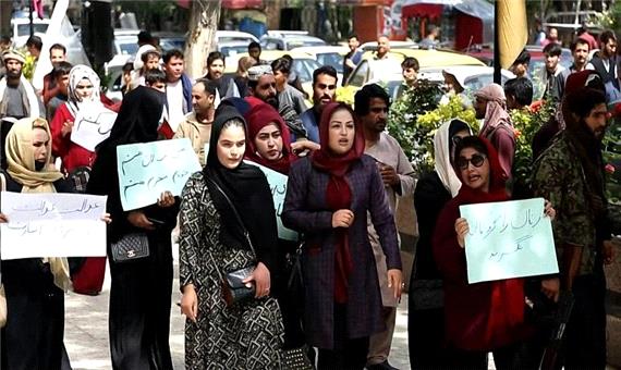 زنان افغان به اجباری شدن پوشش‌ «برقع» در کابل تظاهرات کردند