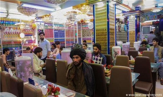 اداره امر به معروف طالبان در هرات: زنان و مردان خانواده حق ندارند در کنار هم در رستوران‌ها غذا بخورند