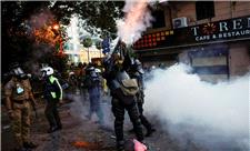حمله معترضان سریلانکایی به خانه رئیس جمهوری/ «راجاپاسکا» گریخت
