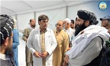 تصویرِ بازدید چهره معروف طالبان از بیمارستانی در خوست افغانستان
