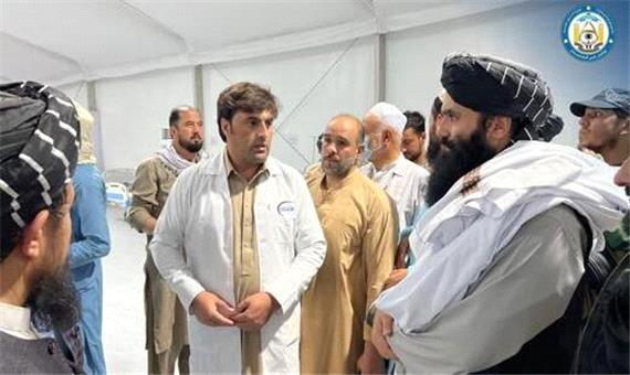 تصویرِ بازدید چهره معروف طالبان از بیمارستانی در خوست افغانستان