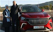 خروج نخستین خودرو ملی ترکیه از خط تولید با رانندگی اردوغان