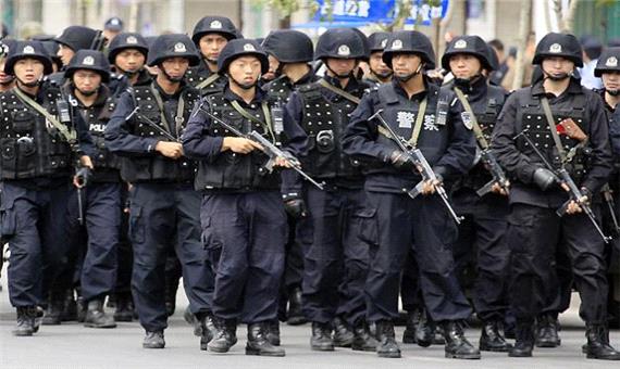 استقرار خودروهای ضد شورش در مناطق مختلف چین