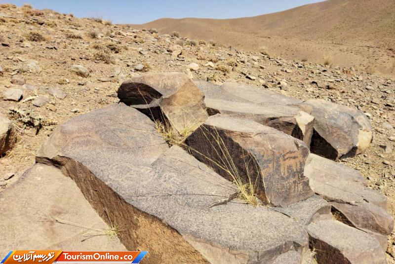 کشف یک مجموعه سنگ‌نگاره در شهر محلات