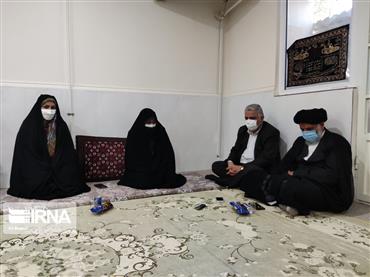 جایگاه زن ایستادگی و سازندگی است
