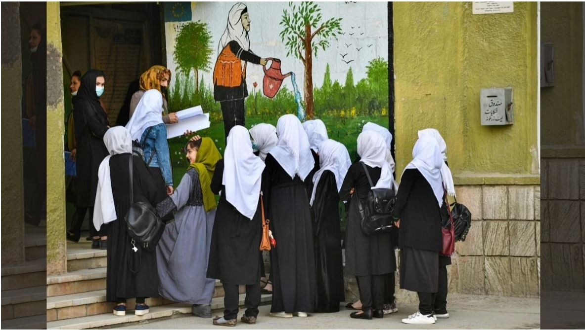اعتراض زنان و دختران افغانستان درباره یک سالگی بسته ماندن مکاتب دخترانه