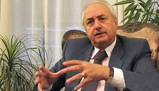 دیپلمات پیشین نوشت: قهرمان‌سازی از خود با هزینه مردم