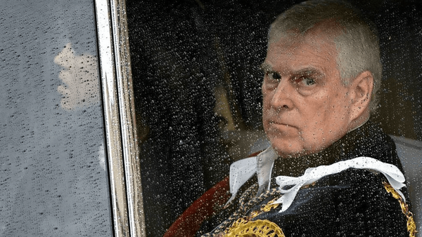 برادر بدنام شاه انگلیس بدبخت شد