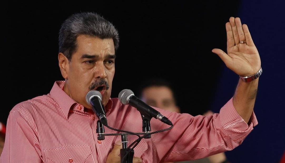 مادورو خطاب به آمریکا: اول خود را نجات دهید