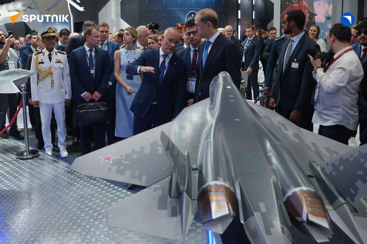 تورِ روس‌ها برای آشناکردن محمد بن زاید با جنگنده‌های روسی