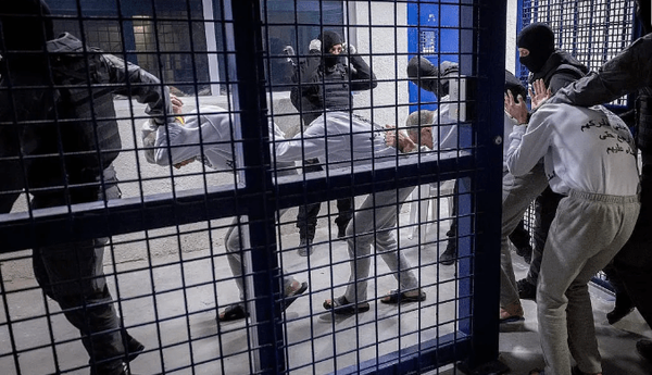 شهادت ۹۸ اسیر فلسطینی با شکنجه، گرسنگی و محرومیت پزشکی