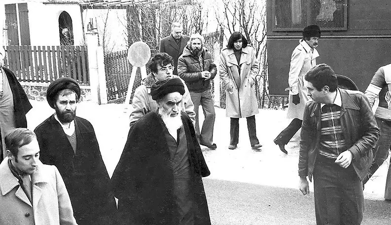 سرمقاله اعتماد/ دیپلماسی امام خمینی(ره) در نوفل‌لوشاتو