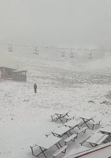 تصاویری دیگر از بارش برف در توچال تهران