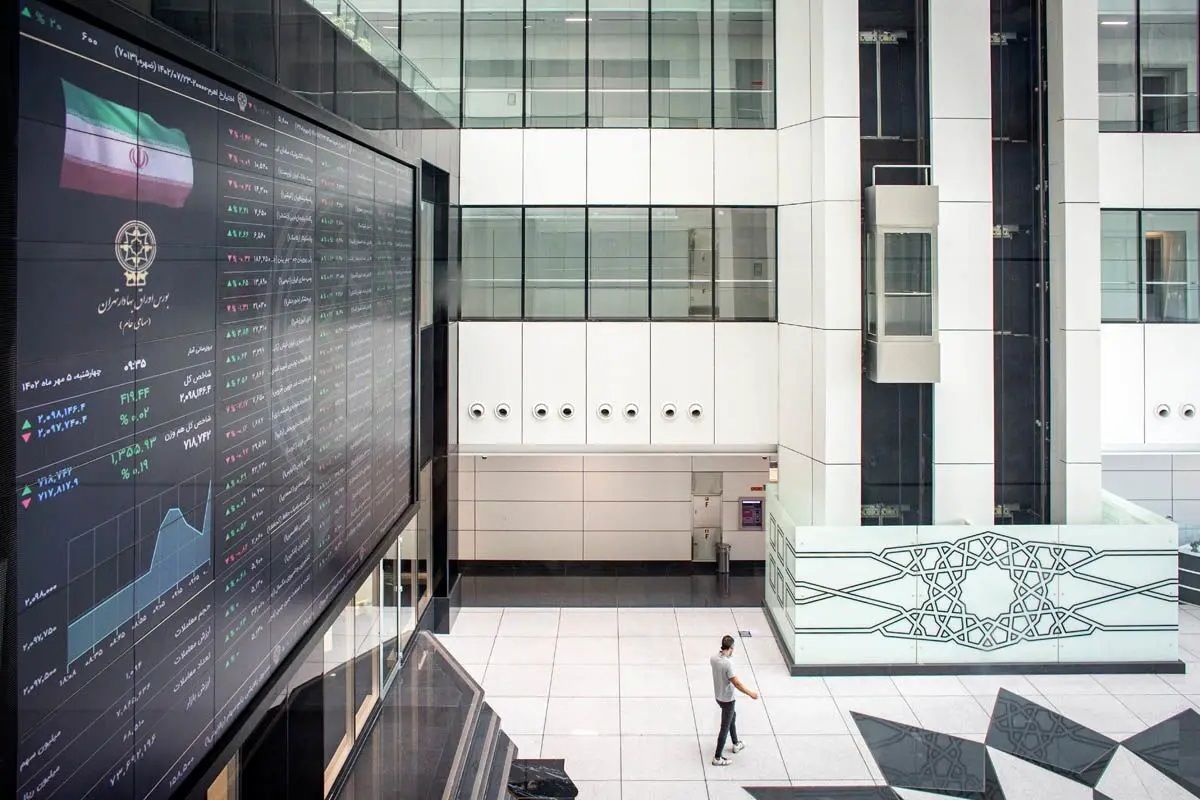 پیش‌بینی بورس «یکشنبه»؛ گام‌های شکننده بازار سهام زیر سایه طلا و دلار