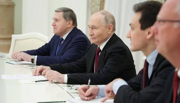 اوشاکوف: مذاکرات پوتین و ویتکاف سازنده و بسیار مفید بود