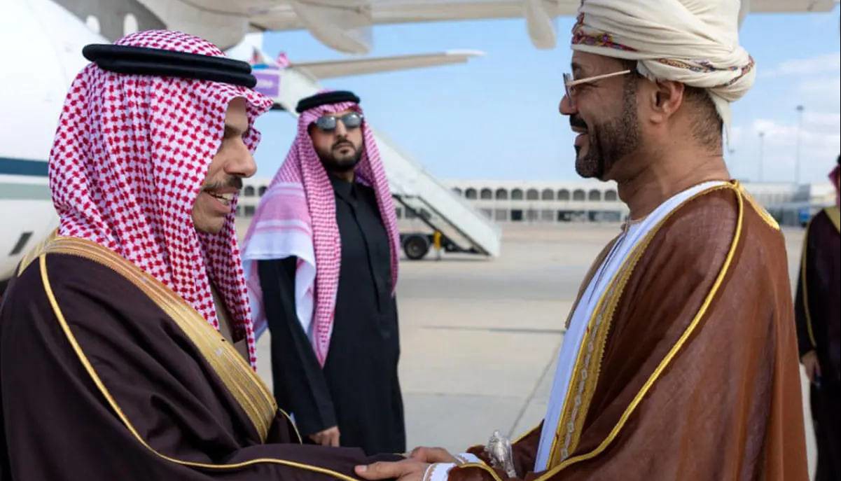 بن فرحان وارد مسقط شد