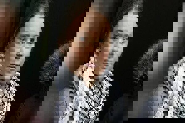 پلاکاردی که باعث بازداشت فعال سوئدی حامی فلسطین در لندن شد