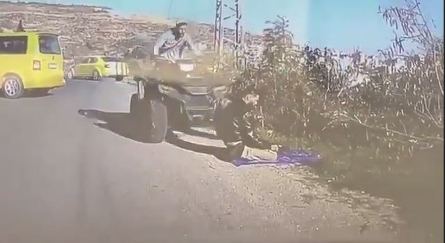 حمله وحوش صهیونیستی به یک نمازگزار در کرانه باختری