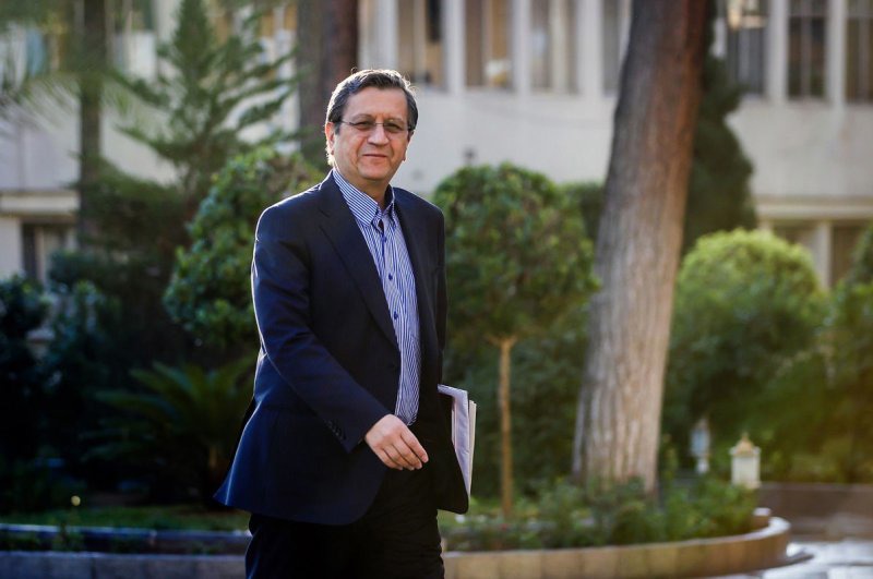 همتی با حکم رییس‌جمهور رسما رییس بانک مرکزی شد