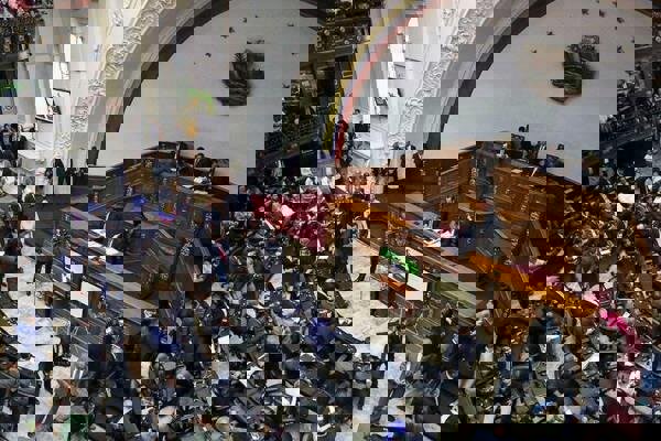 تشکیل یک کمیسیون ویژه در ونزوئلا برای آزادی مادورو