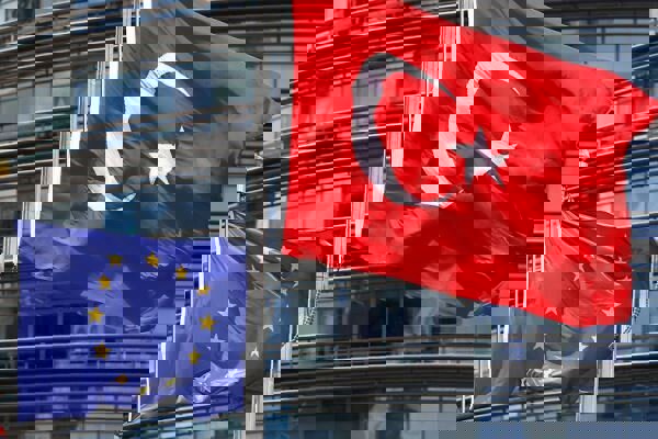 پولیتیکو: عضویت ترکیه در اتحادیه اروپا در دستور کار نیست