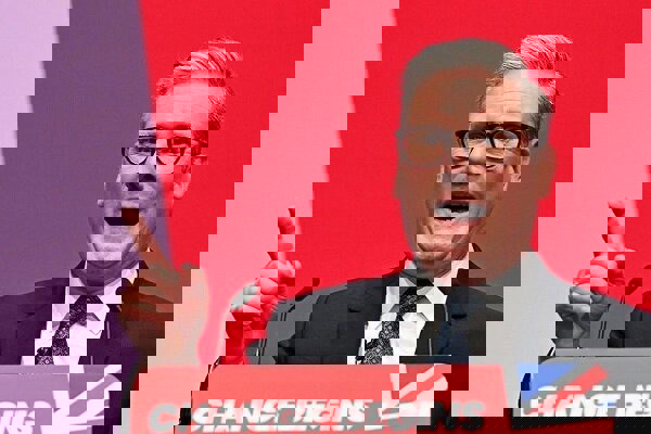 لندن: نخست وزیر انگلیس قصد کناره‌گیری ندارد