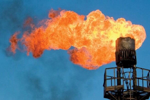 وزیر نفت: روزانه ۵۰ میلیون مترمکعب گازهای همراه سوزانده می‌شود