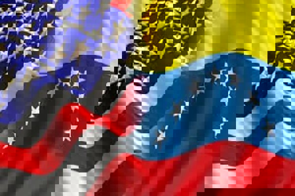 گفت‌وگوی ونزوئلا و آمریکا درباره انرژی و روابط دوجانبه در کاراکاس