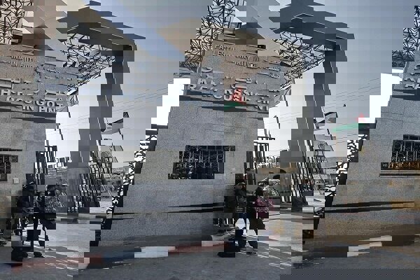 کارشکنی اسرائیل در گذرگاه رفح؛ هزاران فلسطینی منتظر بازگشت هستند