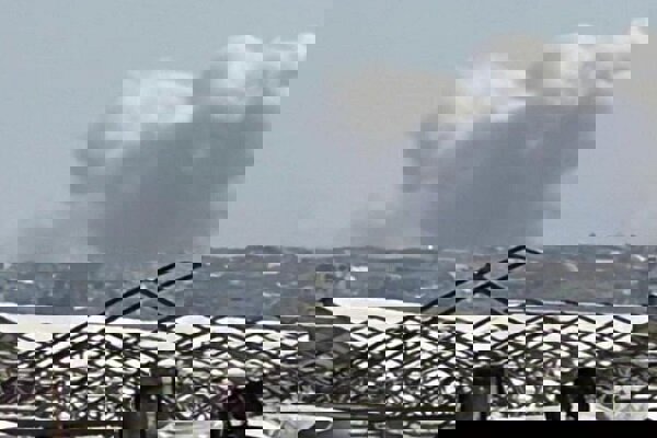 تداوم ویرانگری در غزه؛ ستونی از دود از شرق خان یونس به هوا برخاسته است