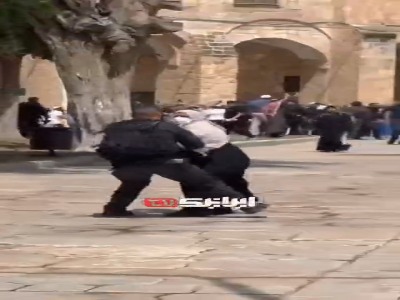 ‌ضرب‌وشتم نمازگزاران و اهانت به زنان در مسجدالاقصی توسط صهیونیست‌ها
