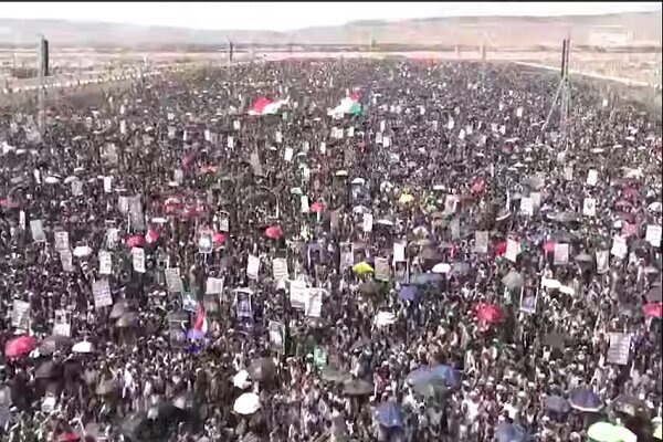راهپیمایی باشکوه مردم یمن در «جمعه هشدار و آماده‌باش»+ فیلم