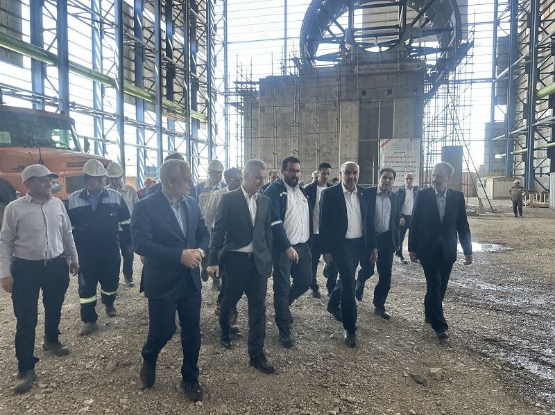 وزیر کار: کارگران ساختمانی مشمول قانون مشاغل سخت و زیان‌آور قرار می‌گیرند | آخرین خبر