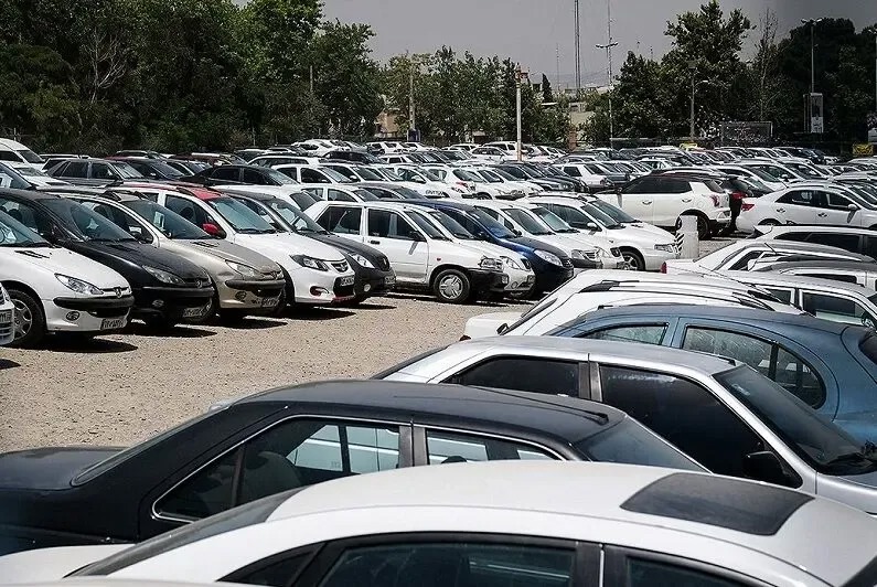 قیمت خودرو قفل شد؛ نوسان دلار بازار را به حالت تعلیق برد