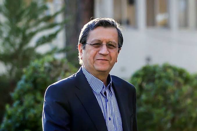 همتی: کنترل تورم و تأمین کالاهای اساسی ، دو راهبرد اصلی بانک مرکزی