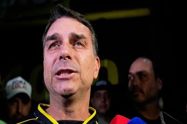 ورود بولسونارو به آمریکا بعد از فرار از برزیل